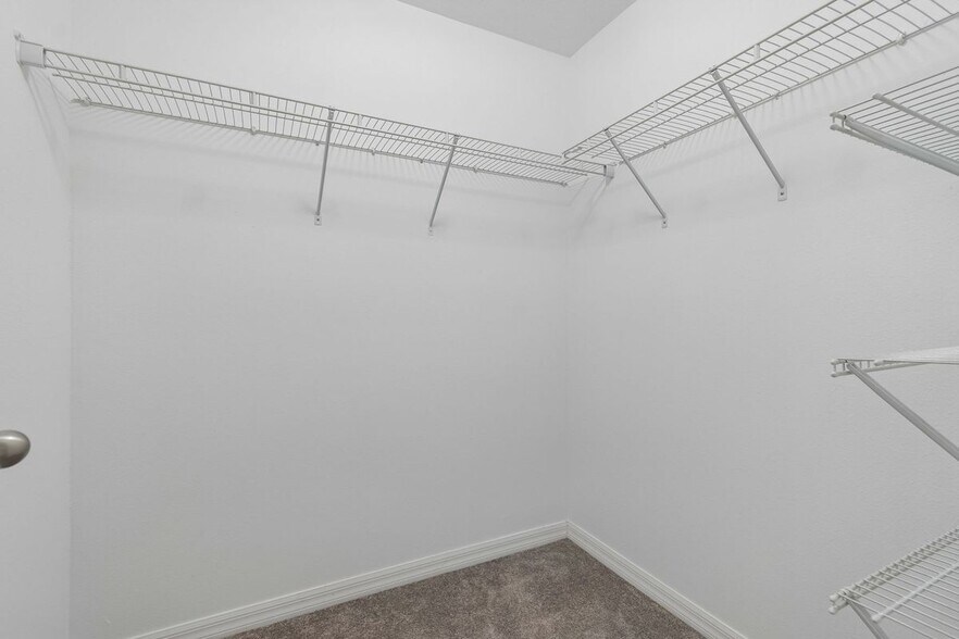 Building Photo - 10687 Lake Montauk Dr