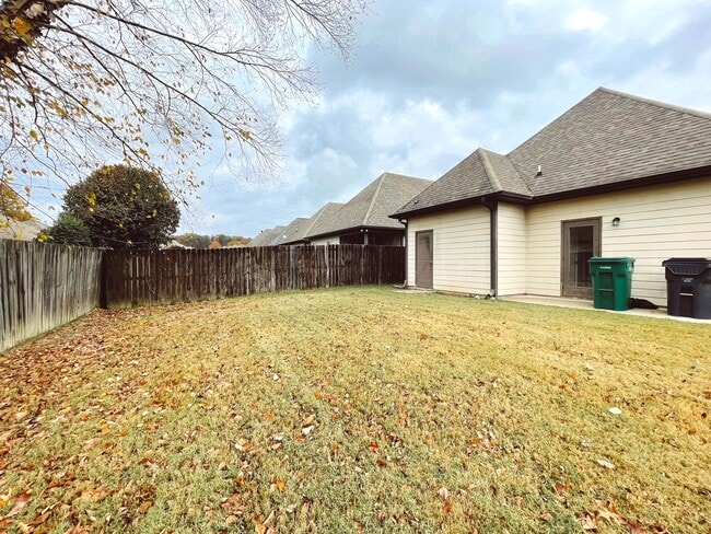Building Photo - 1091 Washington Dr