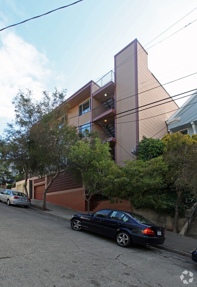 Building Photo - 39 Fair Oaks St