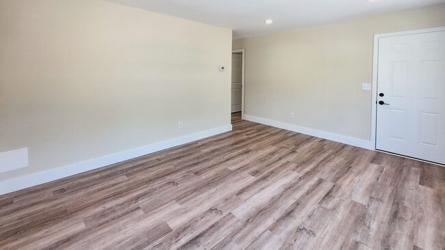 Building Photo - Knoxville 37921 - Brand New 3 Bedroom, 2 Full Bath Duplex Unit near downtown and Western Avenue -...