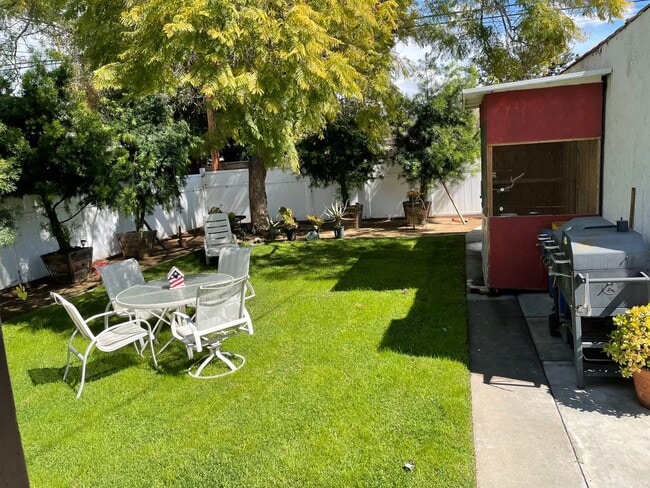 Building Photo - Charming Spanish 3 Bedroom Available!