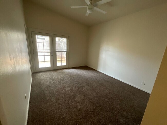 Building Photo - 1808 N Aster St