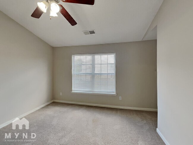 Building Photo - 227 London Dr