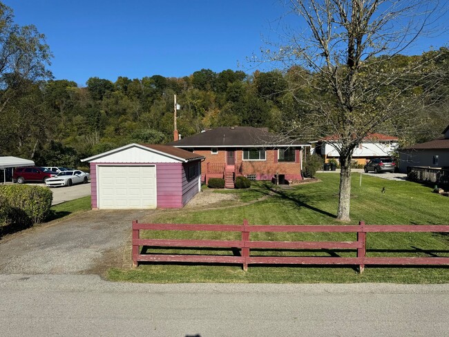 Building Photo - Updated 2 Bedroom Ranch Home in Elizabeth ...