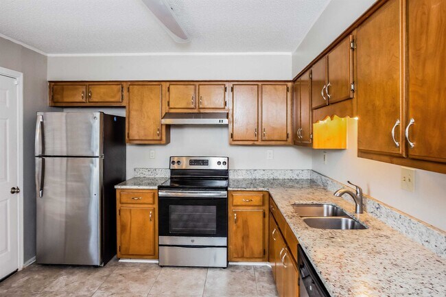 Building Photo - 5849 Hickory Greene Dr