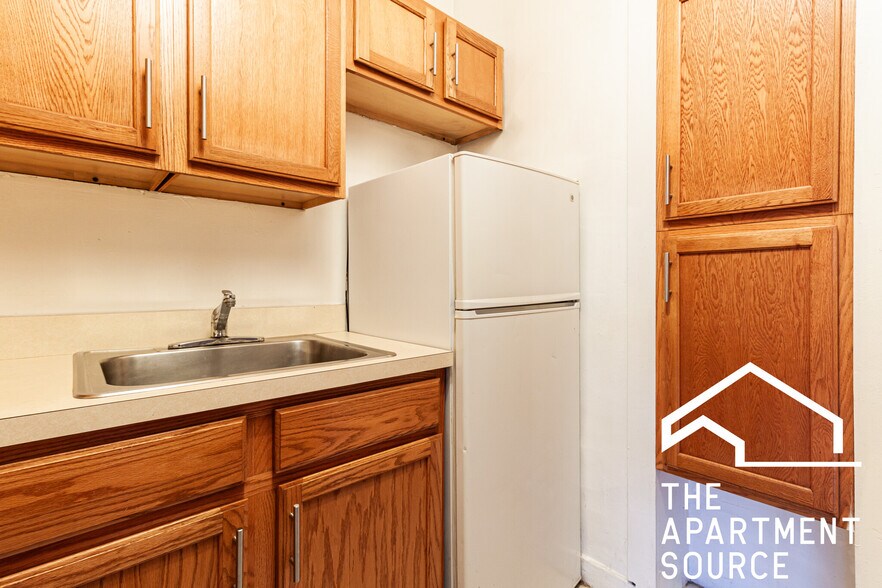 Building Photo - 1154 N Dearborn St