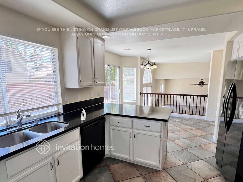 Building Photo - 280 Plaza Carmelina Ct