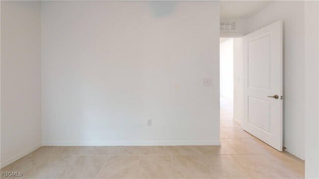 Building Photo - 3530 NE 21st Ave