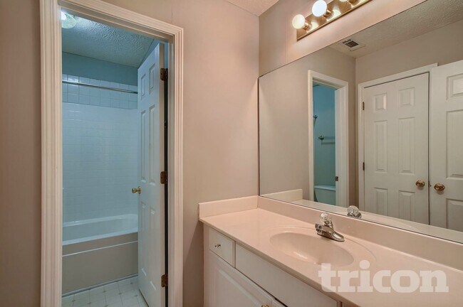 Building Photo - 1751 Stillbrook Way NE