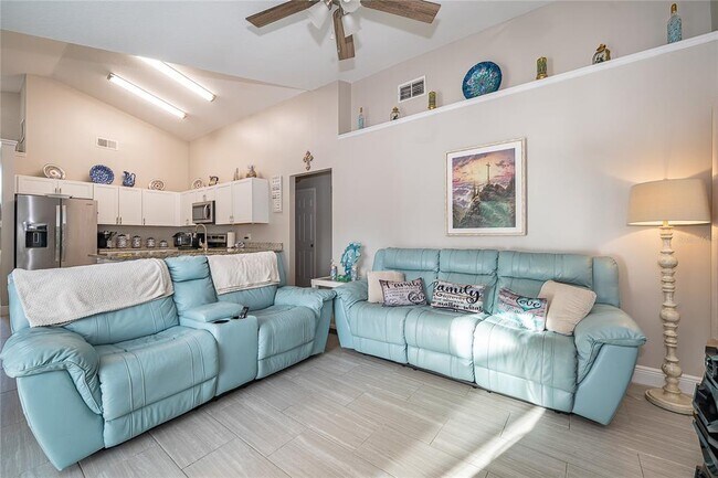 Building Photo - 702 Via Bianca Dr