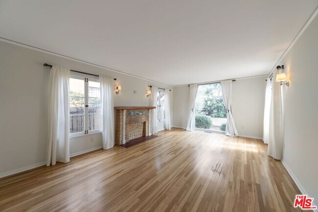 Building Photo - 1349 Meadowbrook Ave