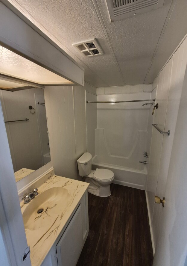 Building Photo - 3601 E Wyoming Ave