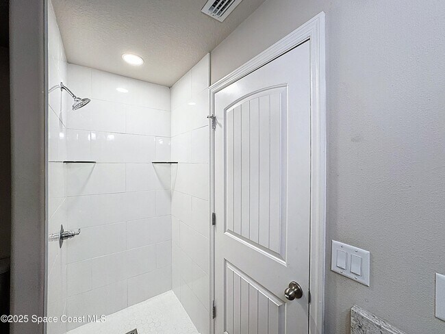 Building Photo - 218 Parker Dr