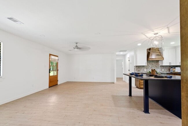 Building Photo - 2802 County Rd 209