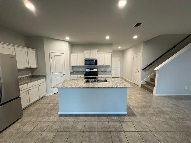 Building Photo - 7948 Oaktown Dr