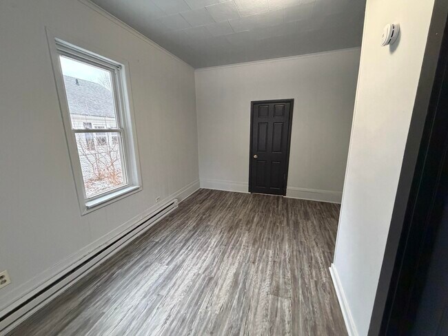 Building Photo - 618 Porter-