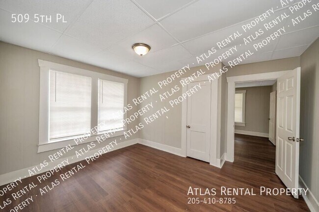 Building Photo - 509 5th St