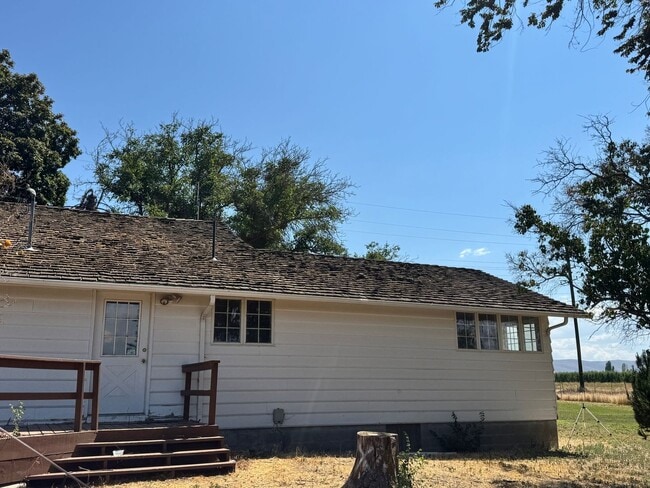 Building Photo - West Valley 3 bedroom country home with 3 bay shop