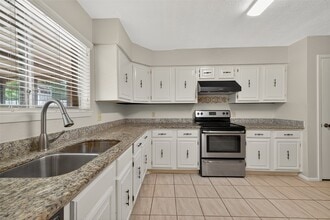 Building Photo - 22815 Merrymount Dr