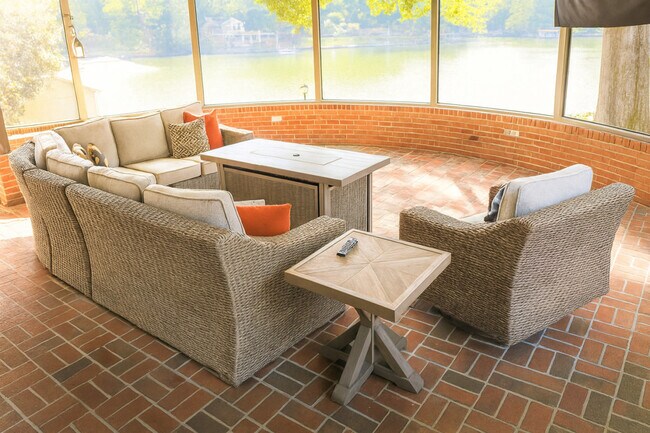 Building Photo - 11940 Springpoint Ln