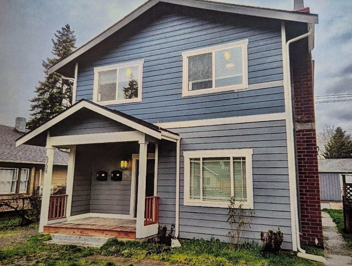 Building Photo - 5209 S Pine St