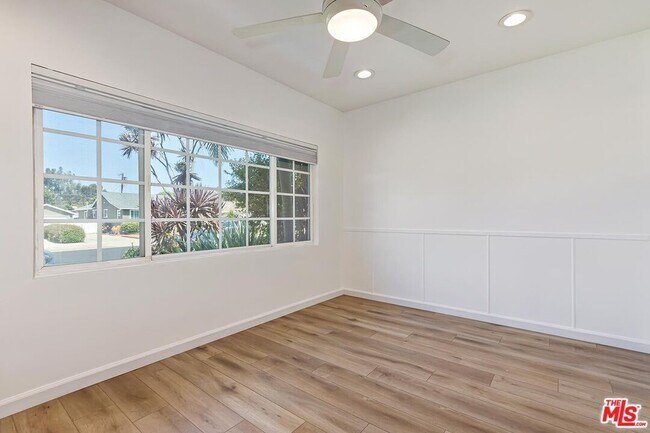 Building Photo - 12120 Aneta St