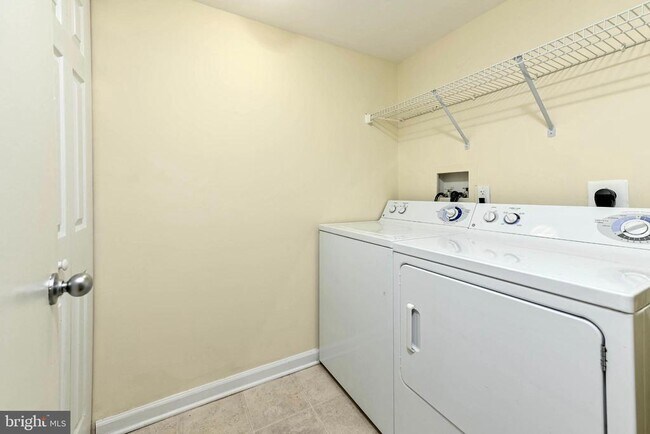 Building Photo - 1706 Ascot Way