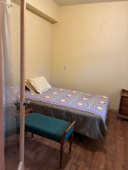 Bedroom - 4485 S Schooner Creek Rd