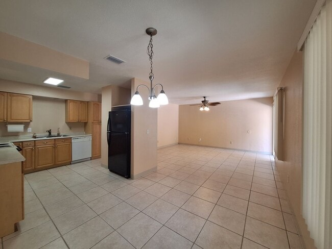 Building Photo - VERY WELL MAINTAINED FLORIDA SHORES 2BR 1BA DUPLEX FOR RENT