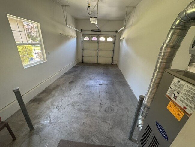 Building Photo - sa744