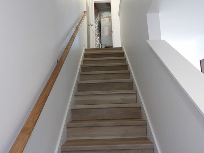 Building Photo - 4116 Horseshoe Rd N