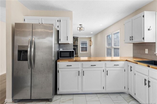 Building Photo - 166 Oakview Dr