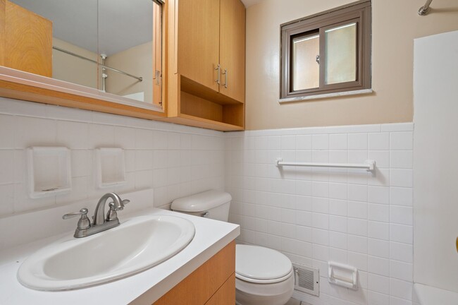 Building Photo - Gorgeous 2 bedroom home in Brookline avail...