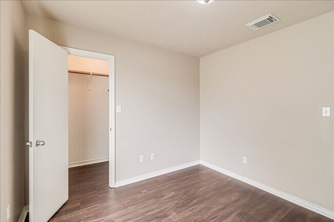 Building Photo - 2317 Tropical Wind Dr