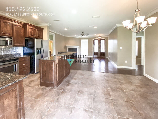 Building Photo - 9426 Sanibel Loop
