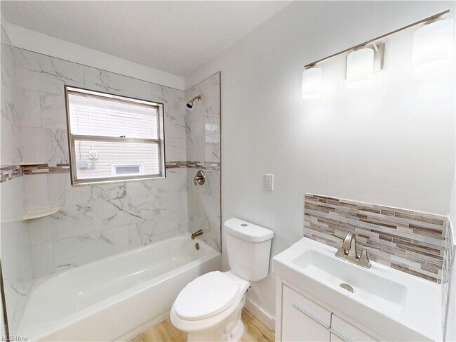 Building Photo - 17721 Rookwood Rd