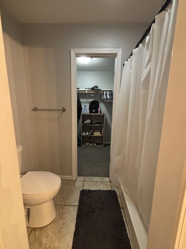 Building Photo - Gorgeous 3 Bedroom 2 Bathroom House!