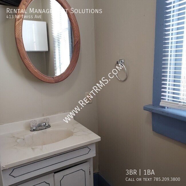 Building Photo - 413 NE Twiss Ave