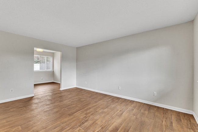 Building Photo - 2 Bedroom Walking Distance to NCSU!