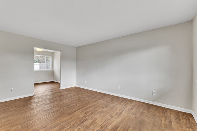 Building Photo - 2/2.5 Walking Distance to NC State
