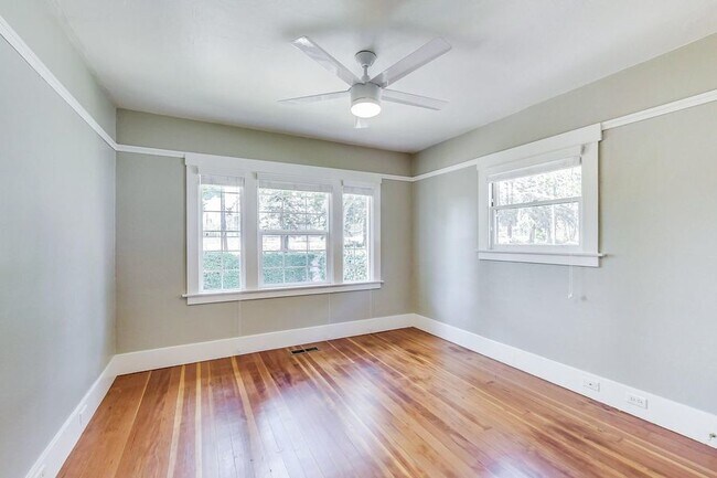 Building Photo - 2 Bedroom, 1 Bath + Office - Downtown Palo...