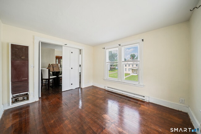 Building Photo - 143 Divinity St