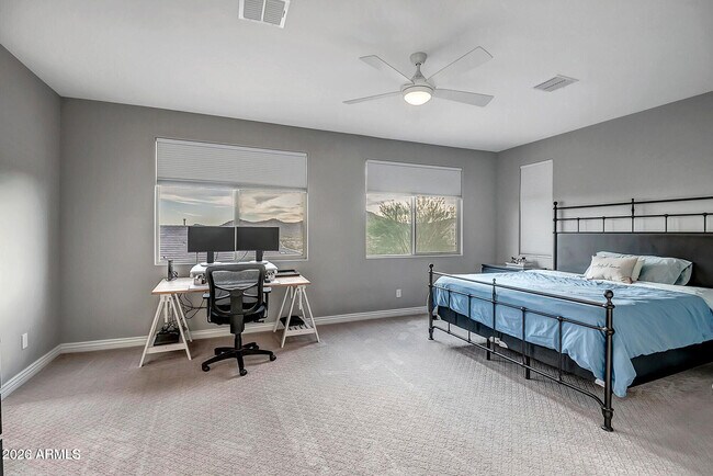 Building Photo - 517 E Balao Dr