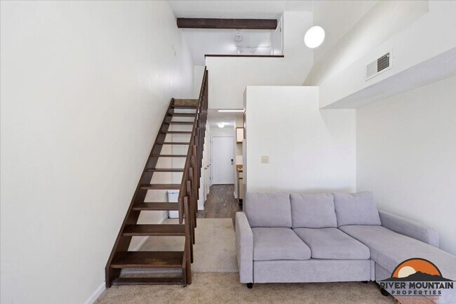 Building Photo - Large Efficiency minutes from Virginia Tech