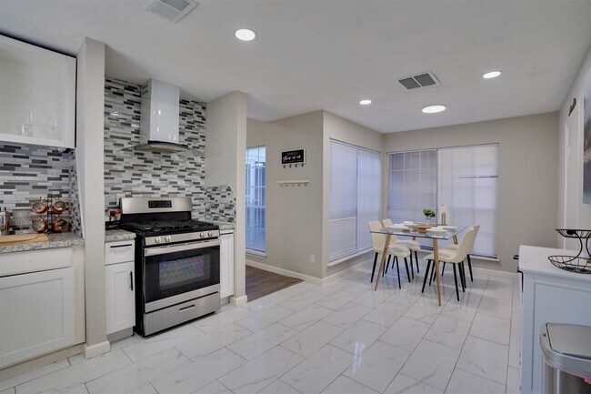 Building Photo - 4010 Oak Terrace Ct