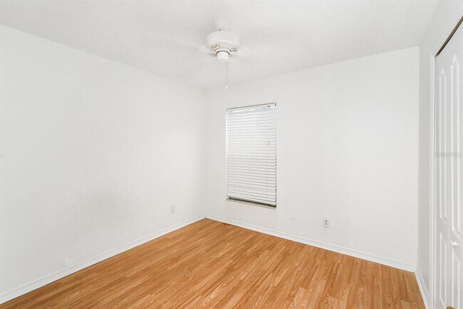 Building Photo - 295 Fareham Dr