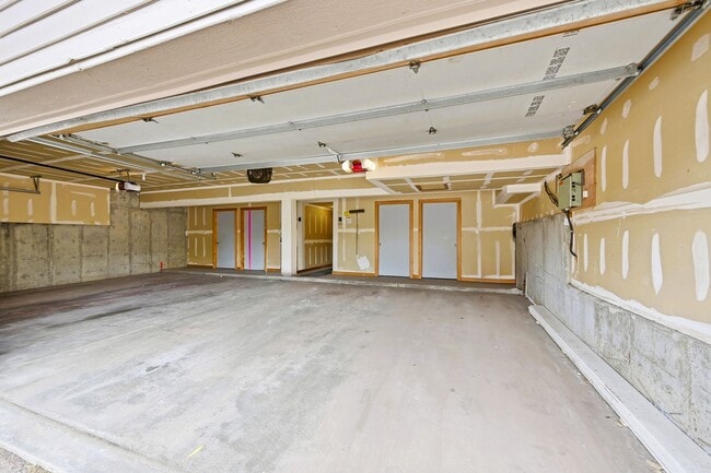 Building Photo - 23712 Pondview Pl