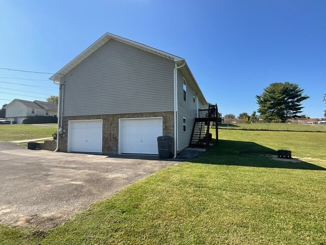 Building Photo - Furnished Home - White Pine, Tennessee