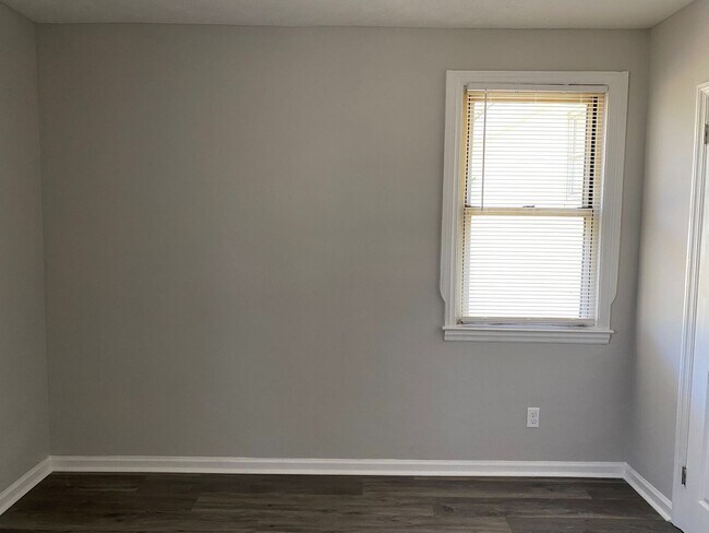 Building Photo - Ready, Set, Rent Me!