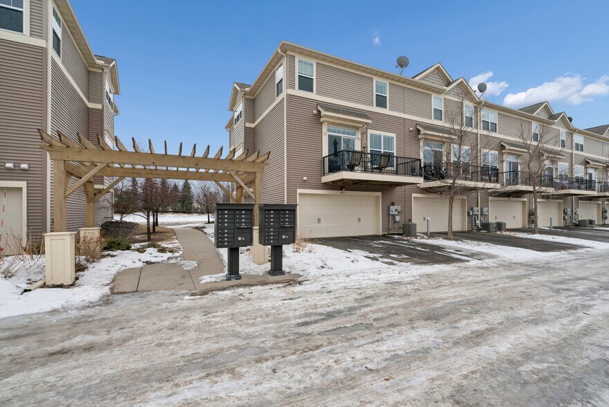 Building Photo - 8957 SW Village Loop